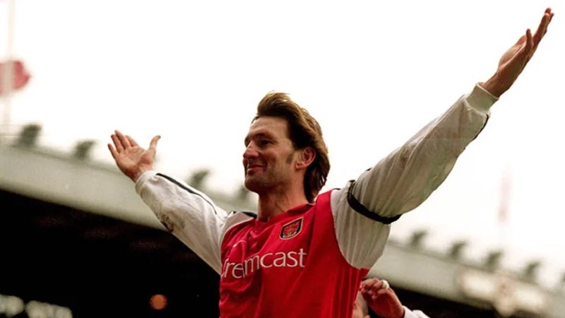 Tương tự Tony Adams của Arsenal cũng vậy Tương tự Tony Adams của Arsenal cũng vậy