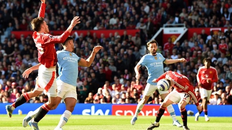 Trận đấu giữa MU vs Man City sẽ là sự khao khát giành chiến thắng từ cả 2 đội bóng Trận đấu giữa MU vs Man City sẽ là sự khao khát giành chiến thắng từ cả 2 đội bóng